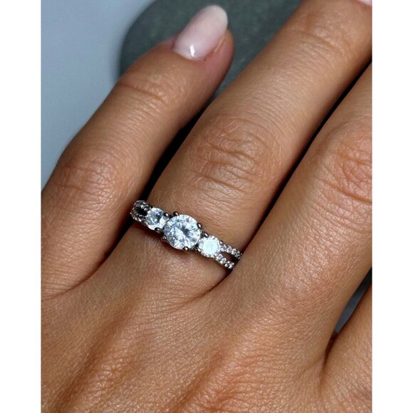 925 STERLING SILVER CZ RING SIZE 6.5